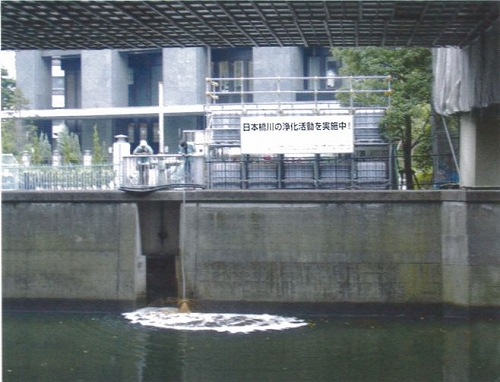 ＥＭ活性液装置（二次培養液）の日本橋川へ投入