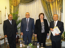 エジプトの環境大臣（女性）と副大臣とアーマード局長